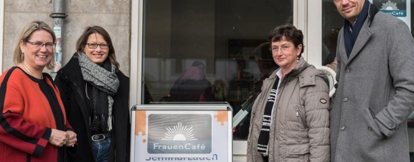 Staatssekretärin Susi Möbbeck besuchte Frauencafé im Welcome Treff