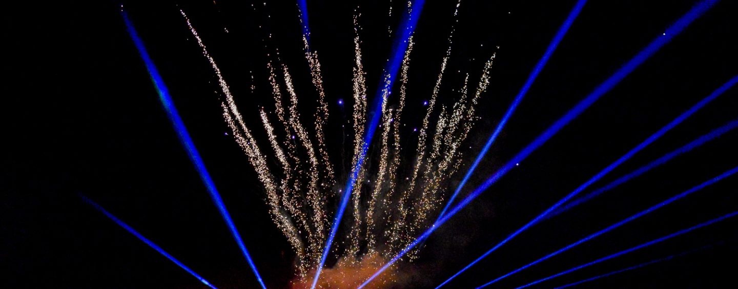 Laternenfest mit Feuerwerk, Brückenspringen und NDW Party