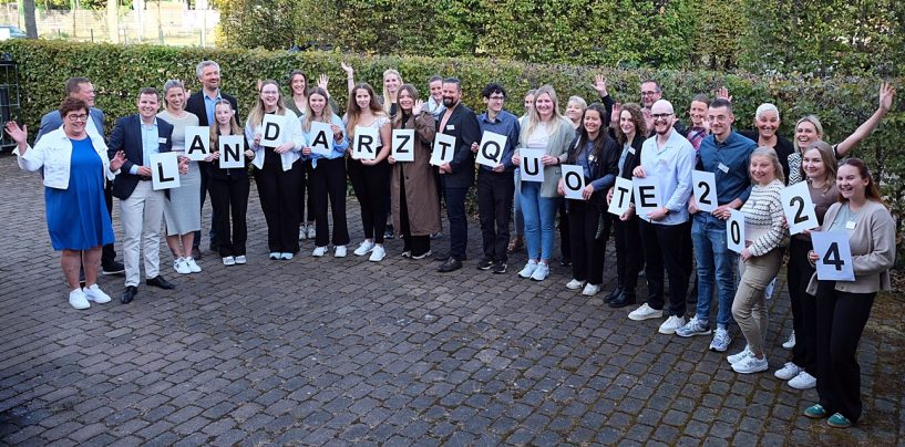 25 zukünftige Hausärztinnen und Hausärzte erhalten Studienplatz