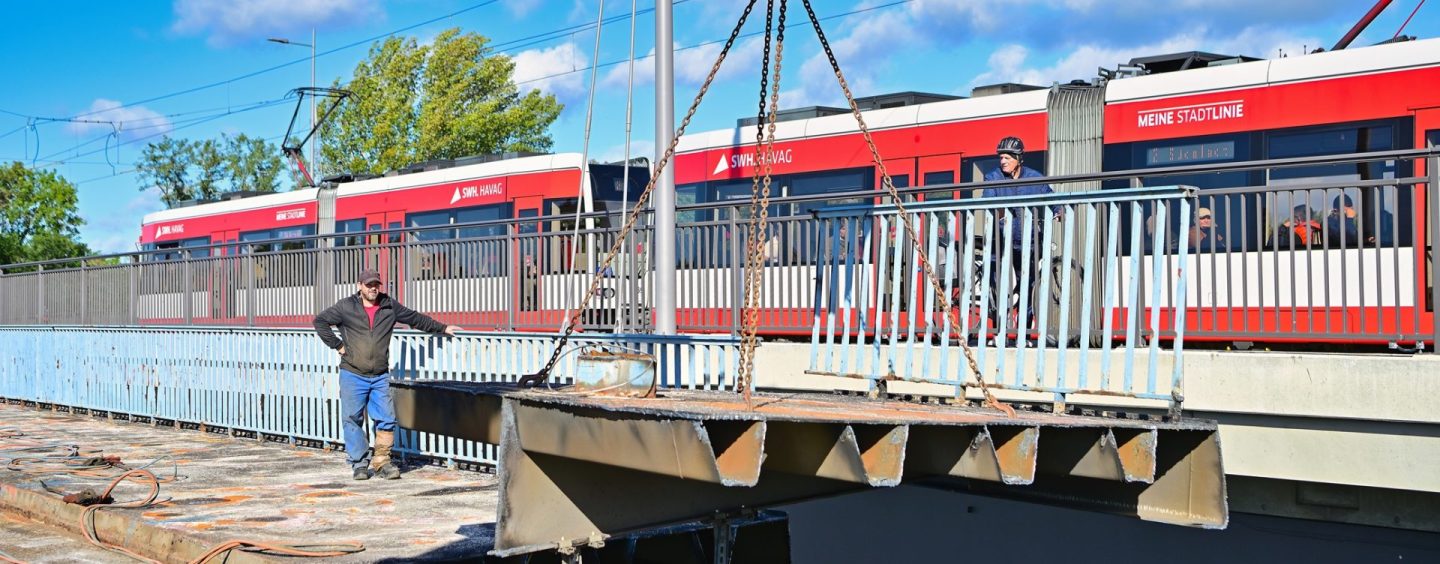 Abriss der alten Elisabethbrücke in Halle: Ein Stück Stadtgeschichte verschwindet